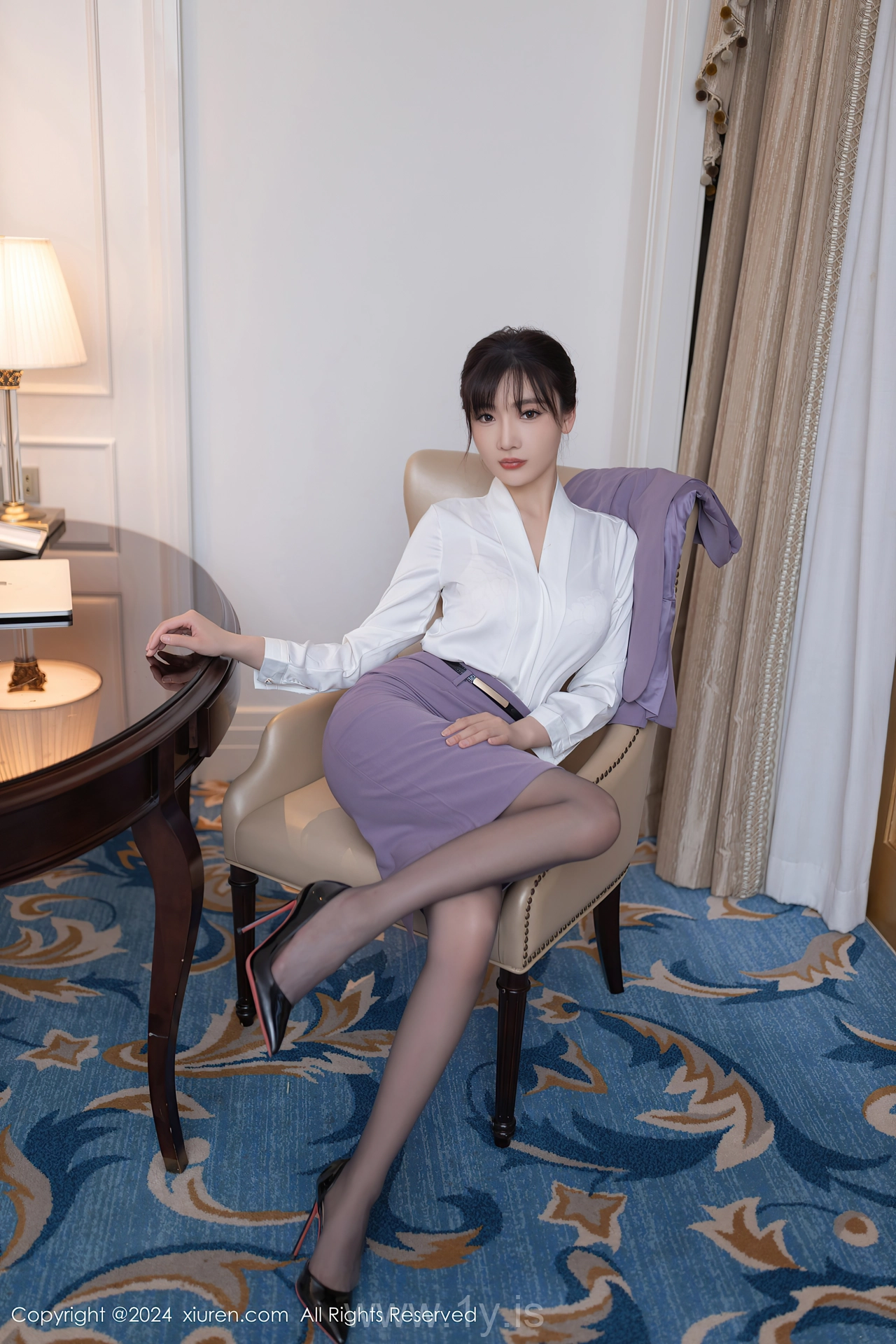 XIUREN(秀人网) No.8700 Well-developed Chinese Cougar 陆萱萱