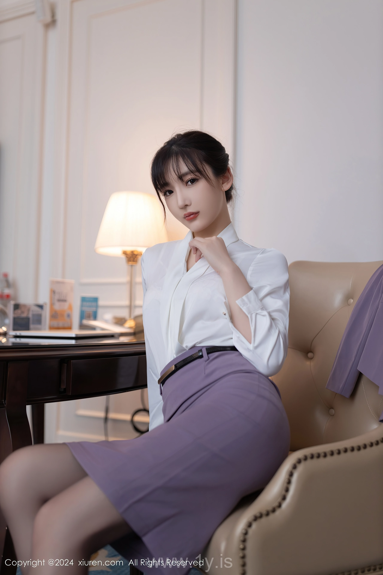 XIUREN(秀人网) No.8700 Well-developed Chinese Cougar 陆萱萱