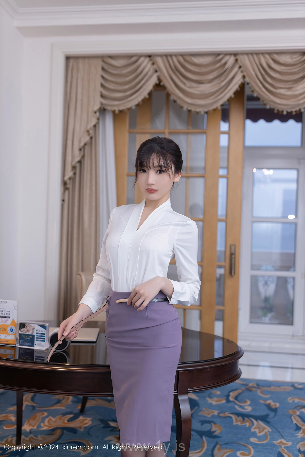 XIUREN(秀人网) No.8700 Well-developed Chinese Cougar 陆萱萱