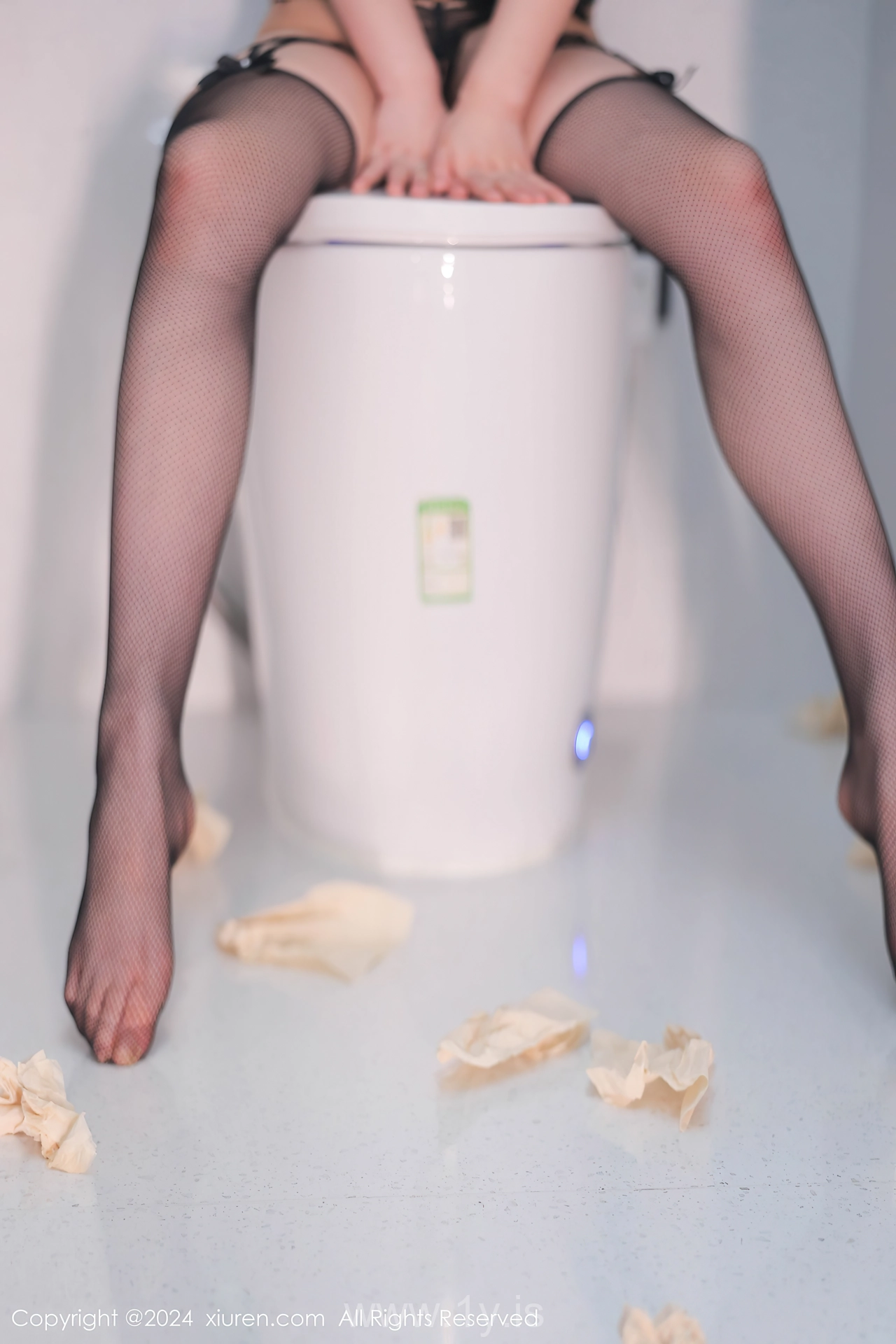 XIUREN(秀人网) No.8701 Adorable & Playful Chinese Seductress 白乐乐