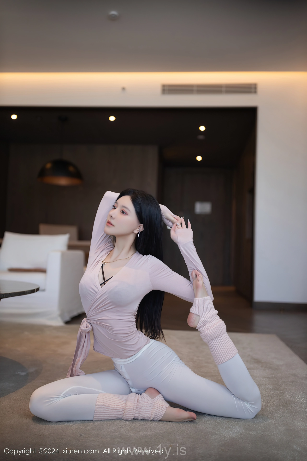 XIUREN(秀人网) No.8705 Sultry & Well-developed Chinese Fox 谢小蒽