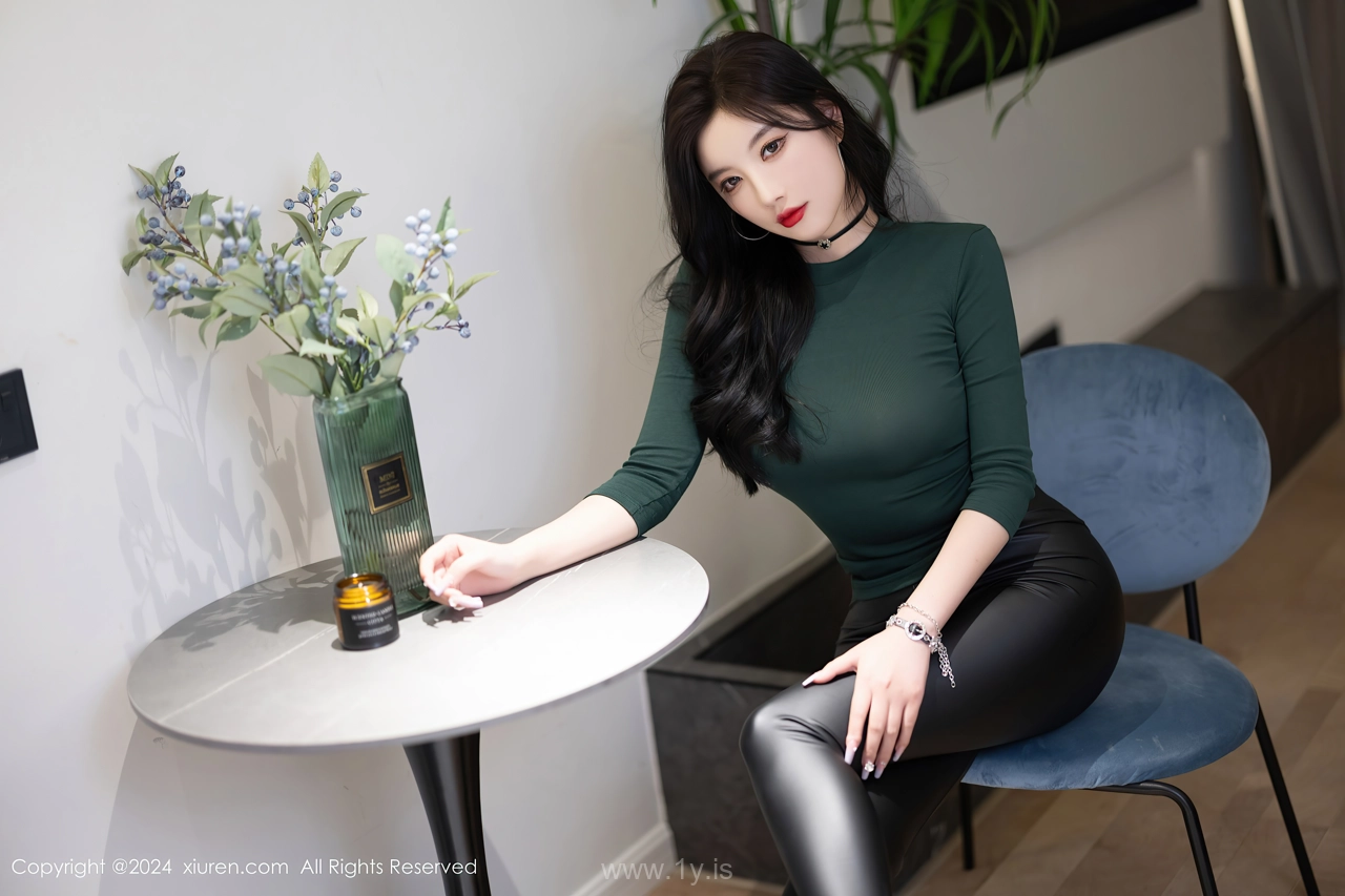 XIUREN(秀人网) No.8707 Alluring Chinese Sweetheart 杨晨晨Yome