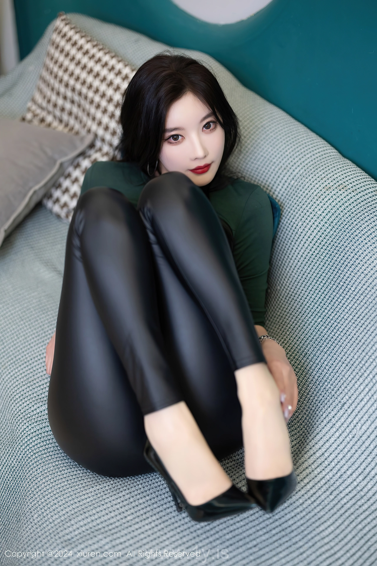 XIUREN(秀人网) No.8707 Alluring Chinese Sweetheart 杨晨晨Yome