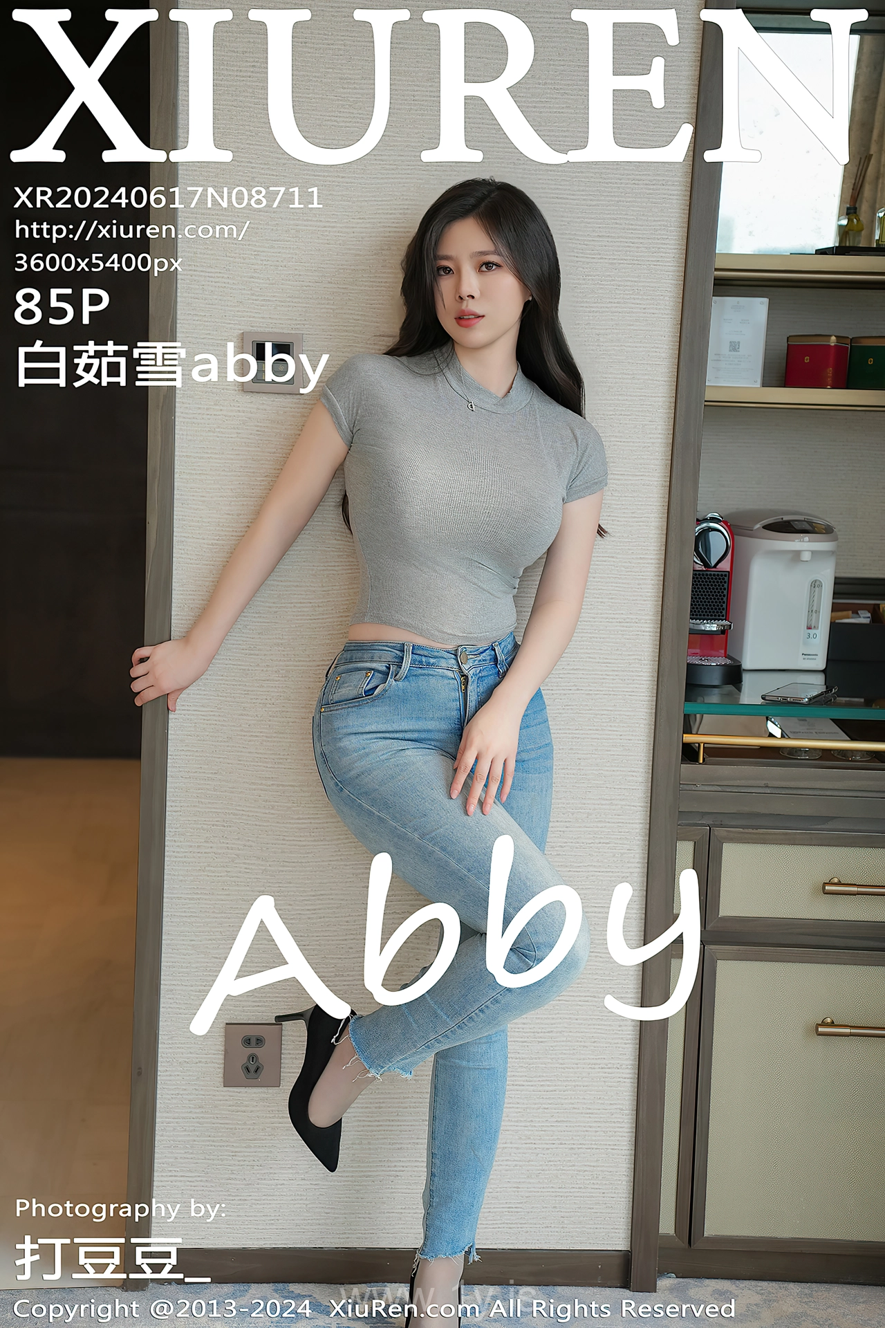 XIUREN(秀人网) No.8711 Dazzling & Playful Chinese Hottie 白茹雪abby