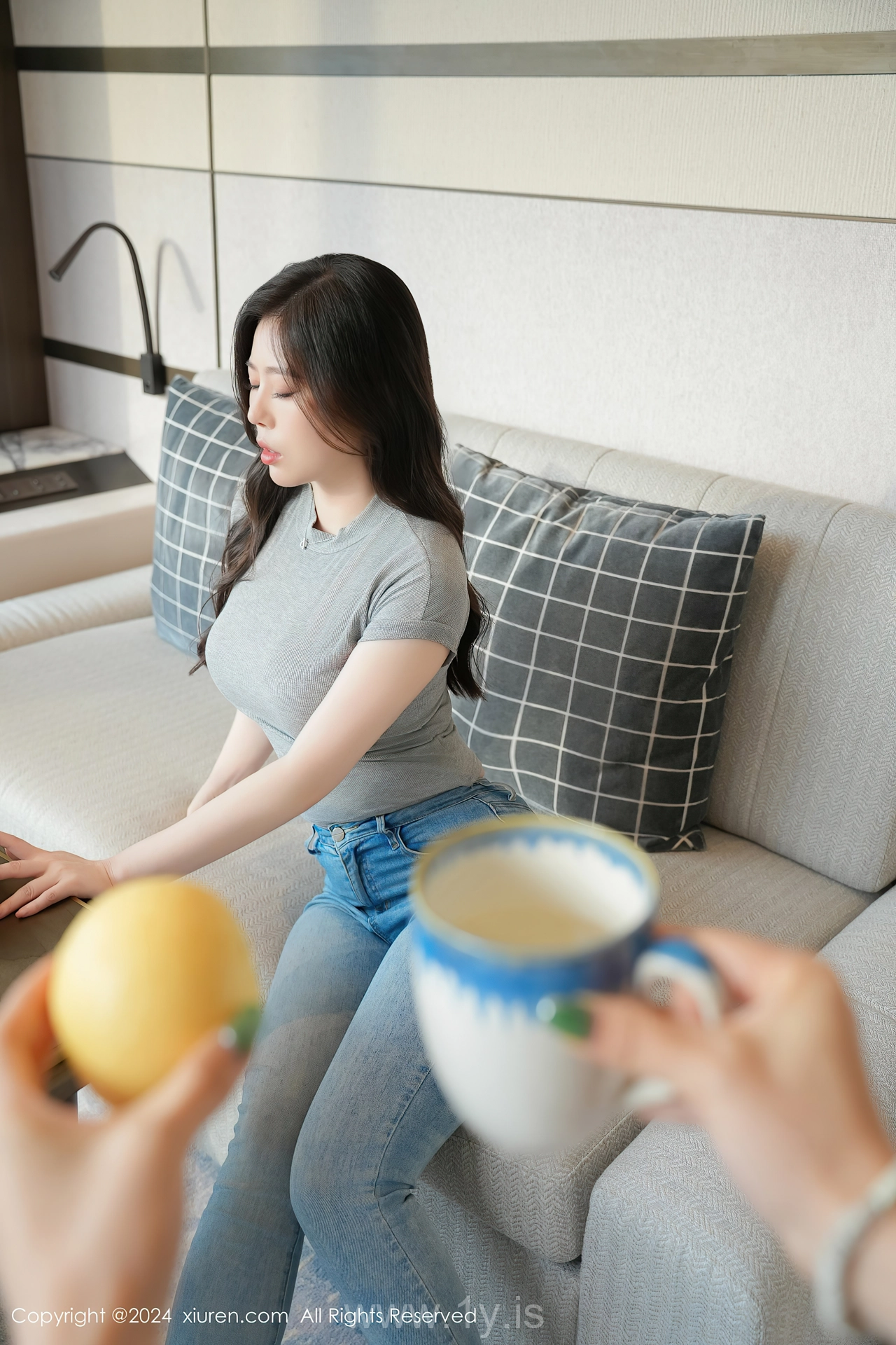 XIUREN(秀人网) No.8711 Dazzling & Playful Chinese Hottie 白茹雪abby