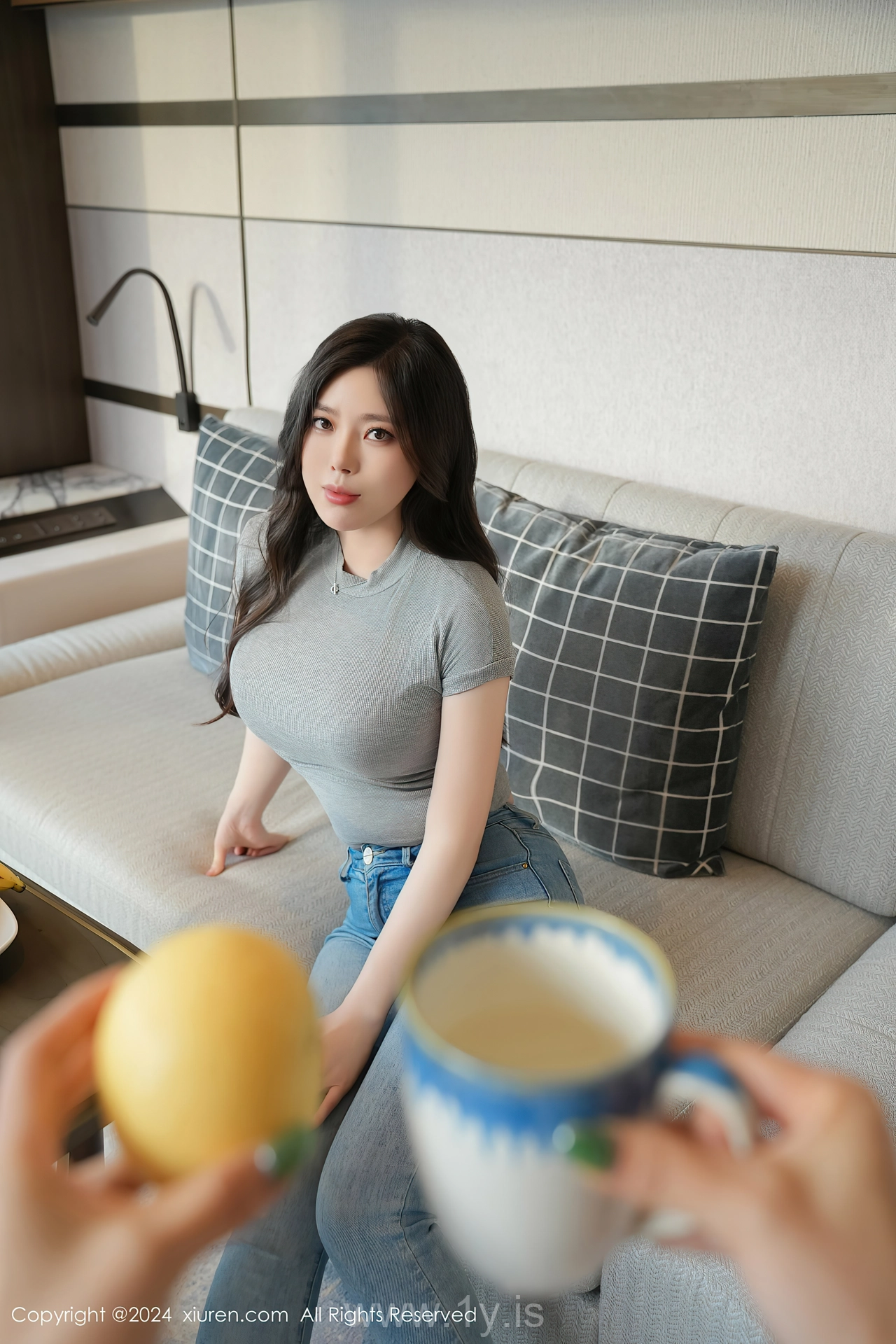 XIUREN(秀人网) No.8711 Dazzling & Playful Chinese Hottie 白茹雪abby