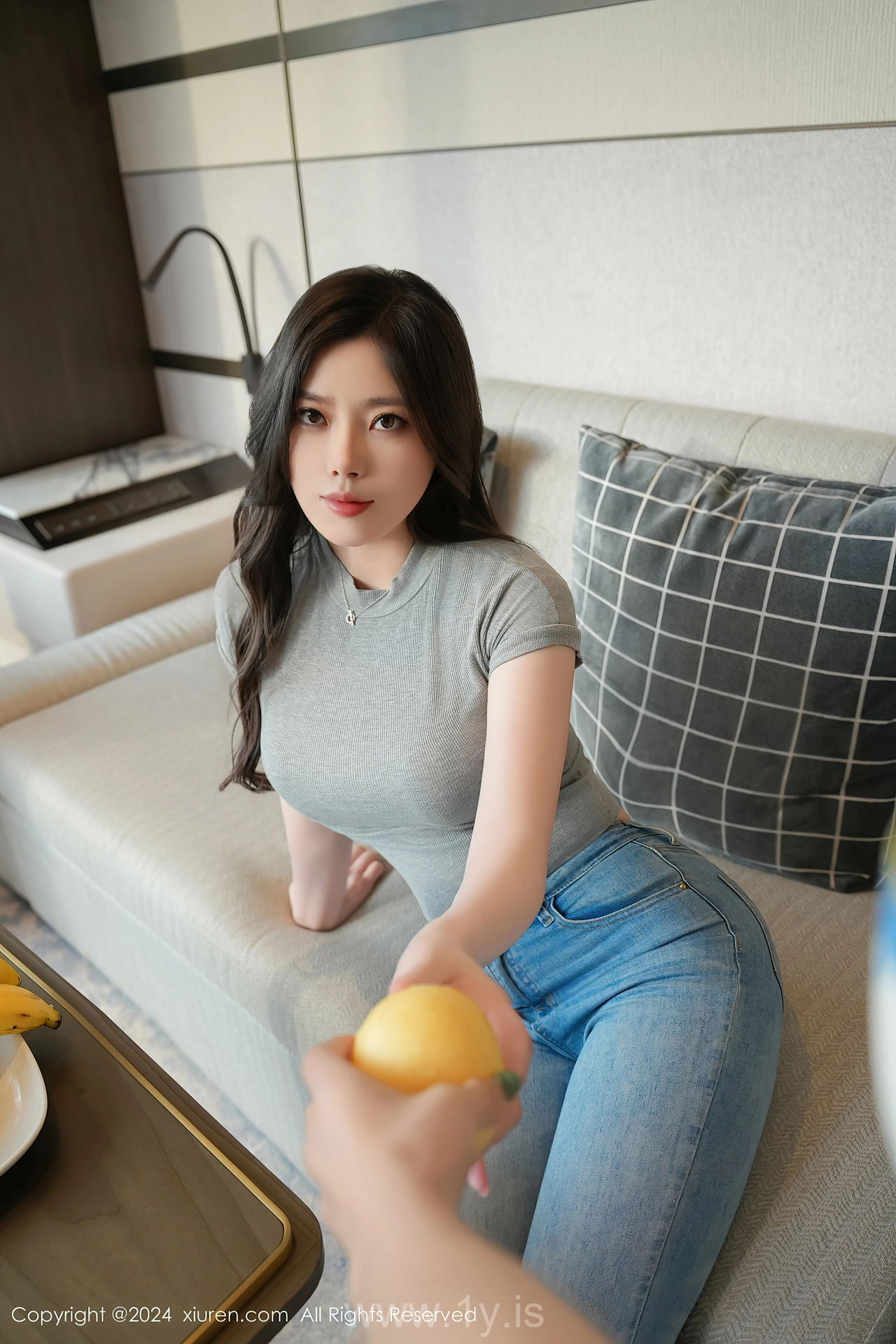 XIUREN(秀人网) No.8711 Dazzling & Playful Chinese Hottie 白茹雪abby