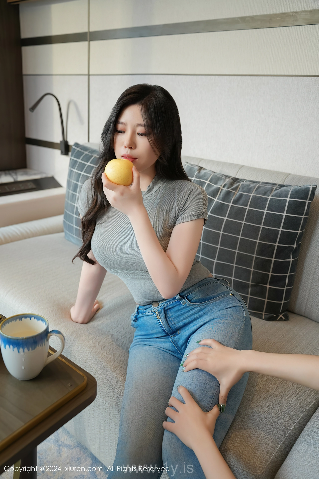 XIUREN(秀人网) No.8711 Dazzling & Playful Chinese Hottie 白茹雪abby