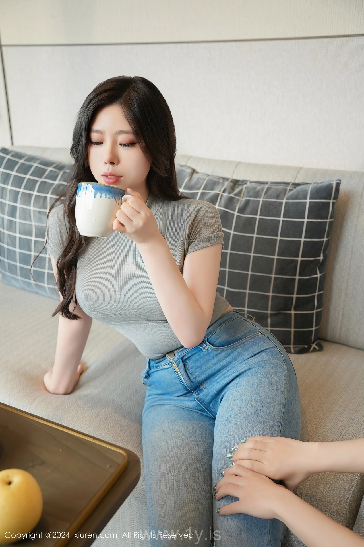 XIUREN(秀人网) No.8711 Dazzling & Playful Chinese Hottie 白茹雪abby