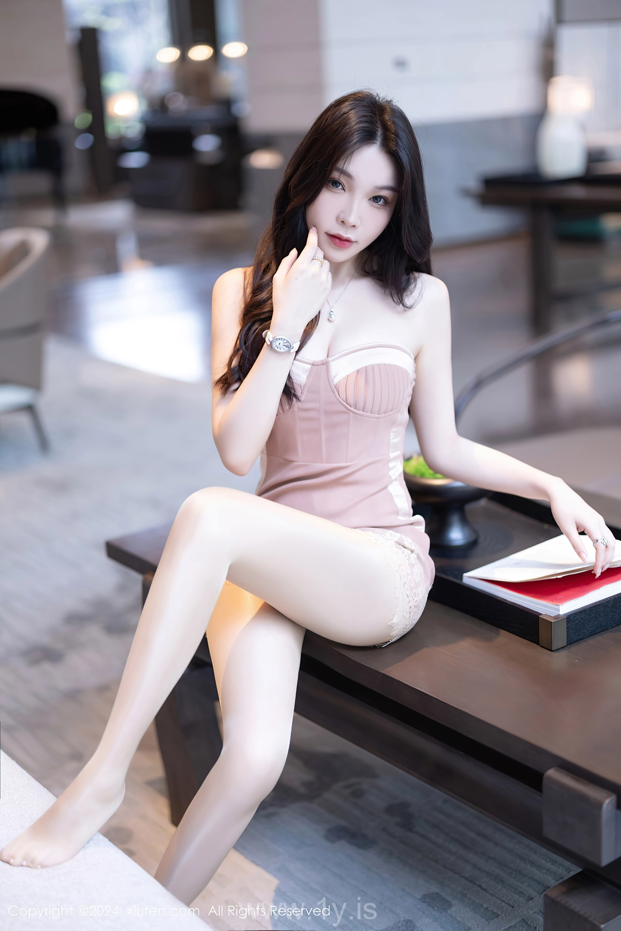 XIUREN(秀人网) No.8713 Angelic & Cute Chinese Chick 徐莉芝Booty