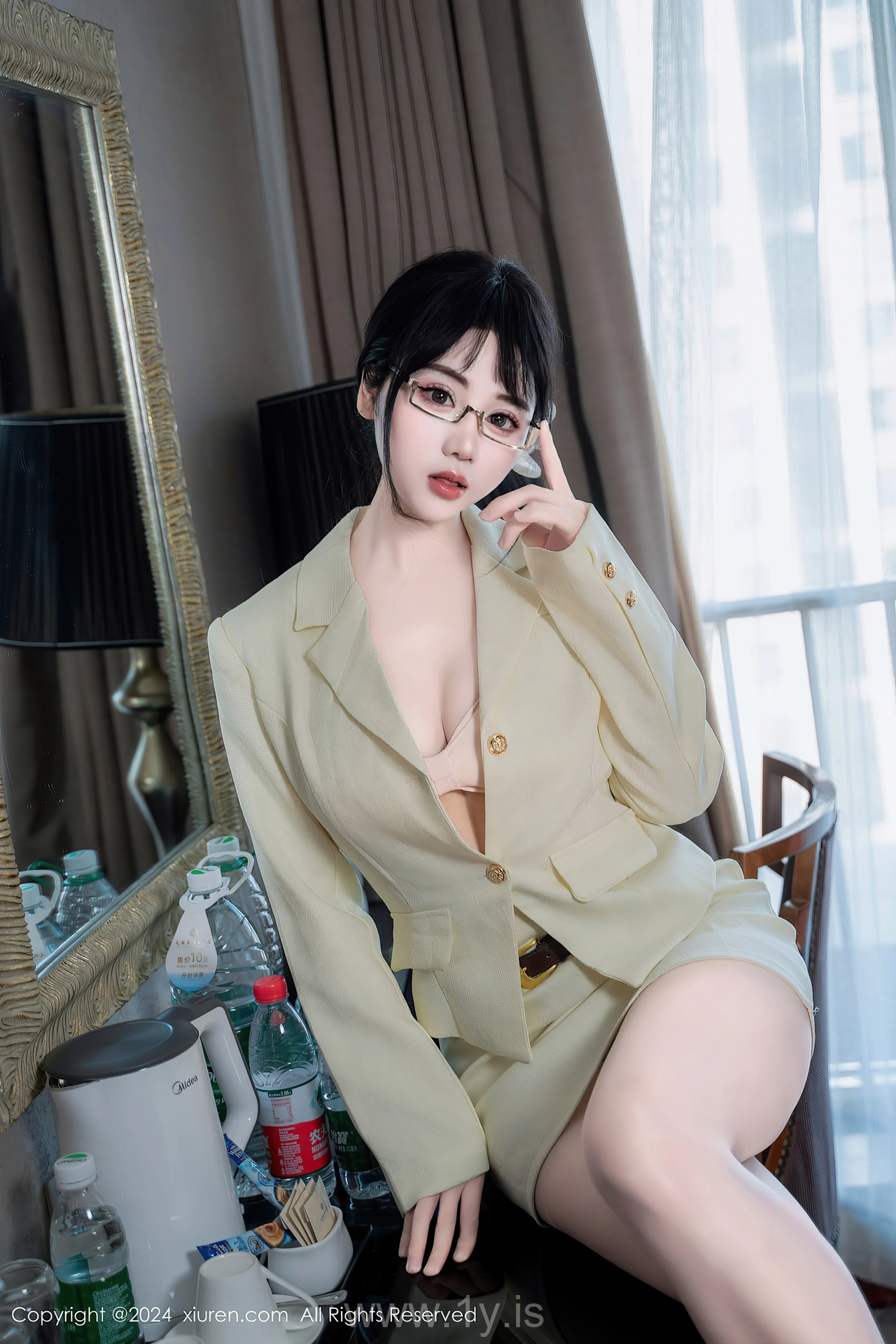 XIUREN(秀人网) No.8717 Elegant Asian Diva 汐汐爱吃草莓