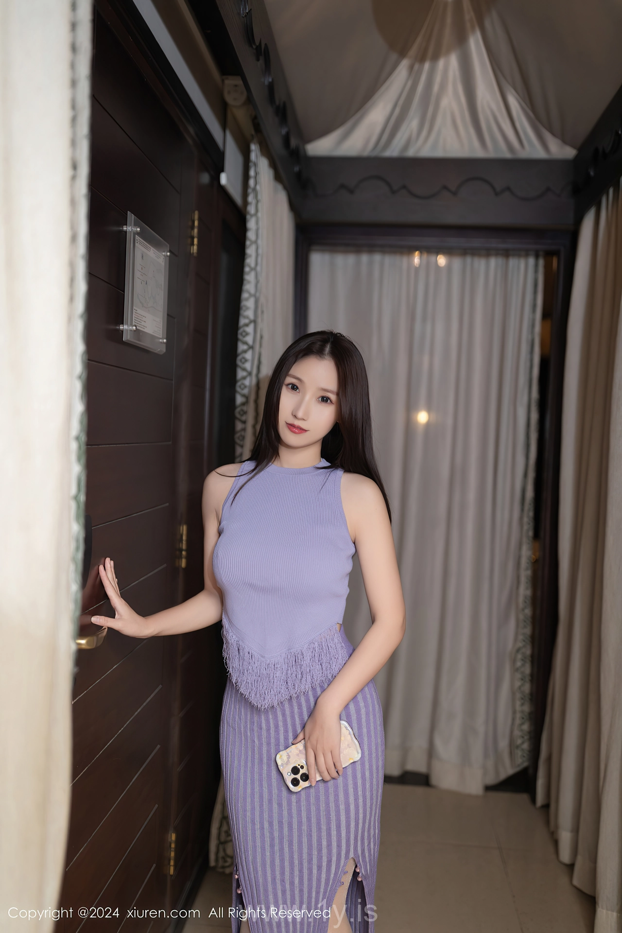 XIUREN(秀人网) No.8725 Luminous & Dazzling Chinese Cutie 杏子Yada