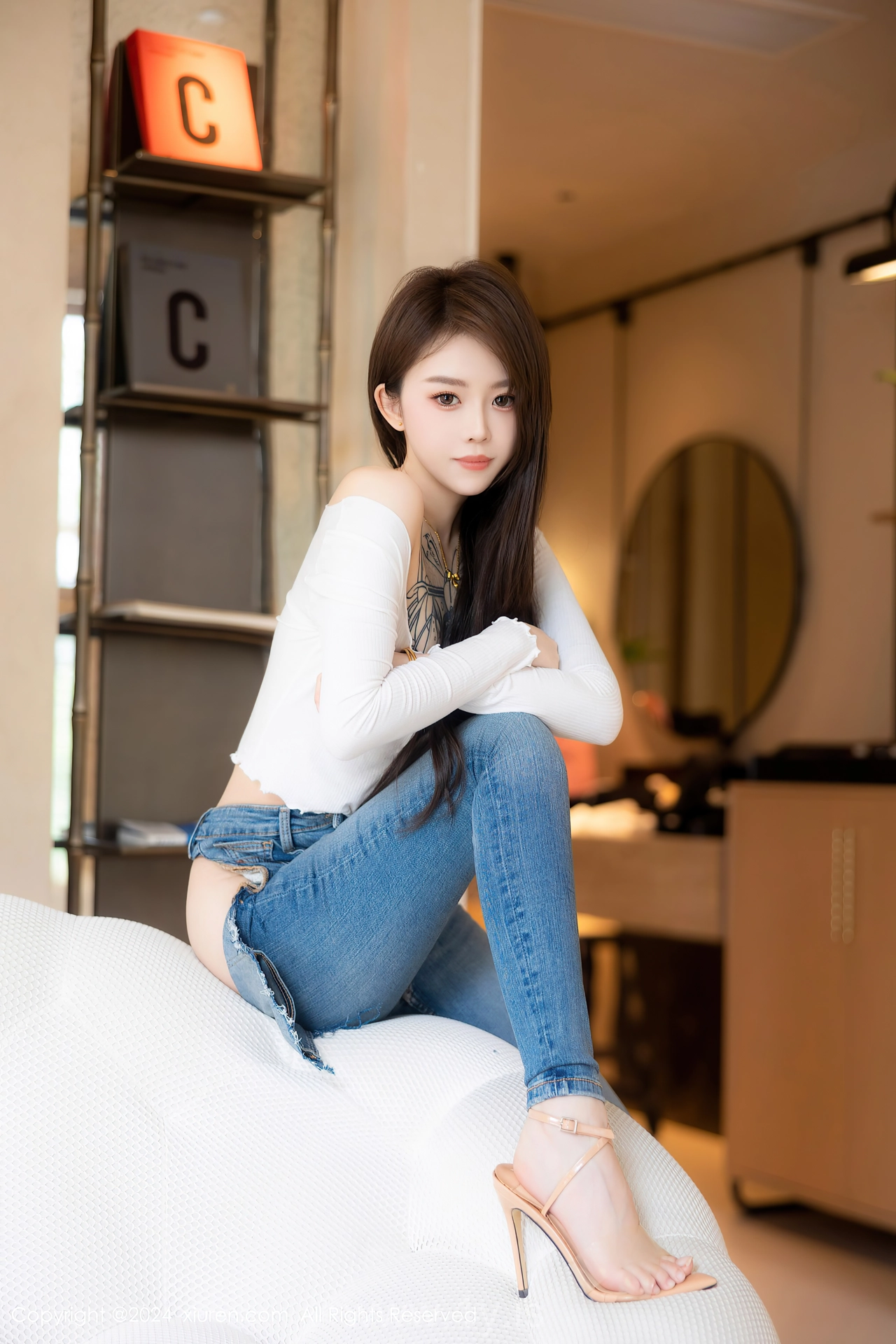 XIUREN(秀人网) No.8740 Flawless & Trendy Asian Beauty 奶瓶