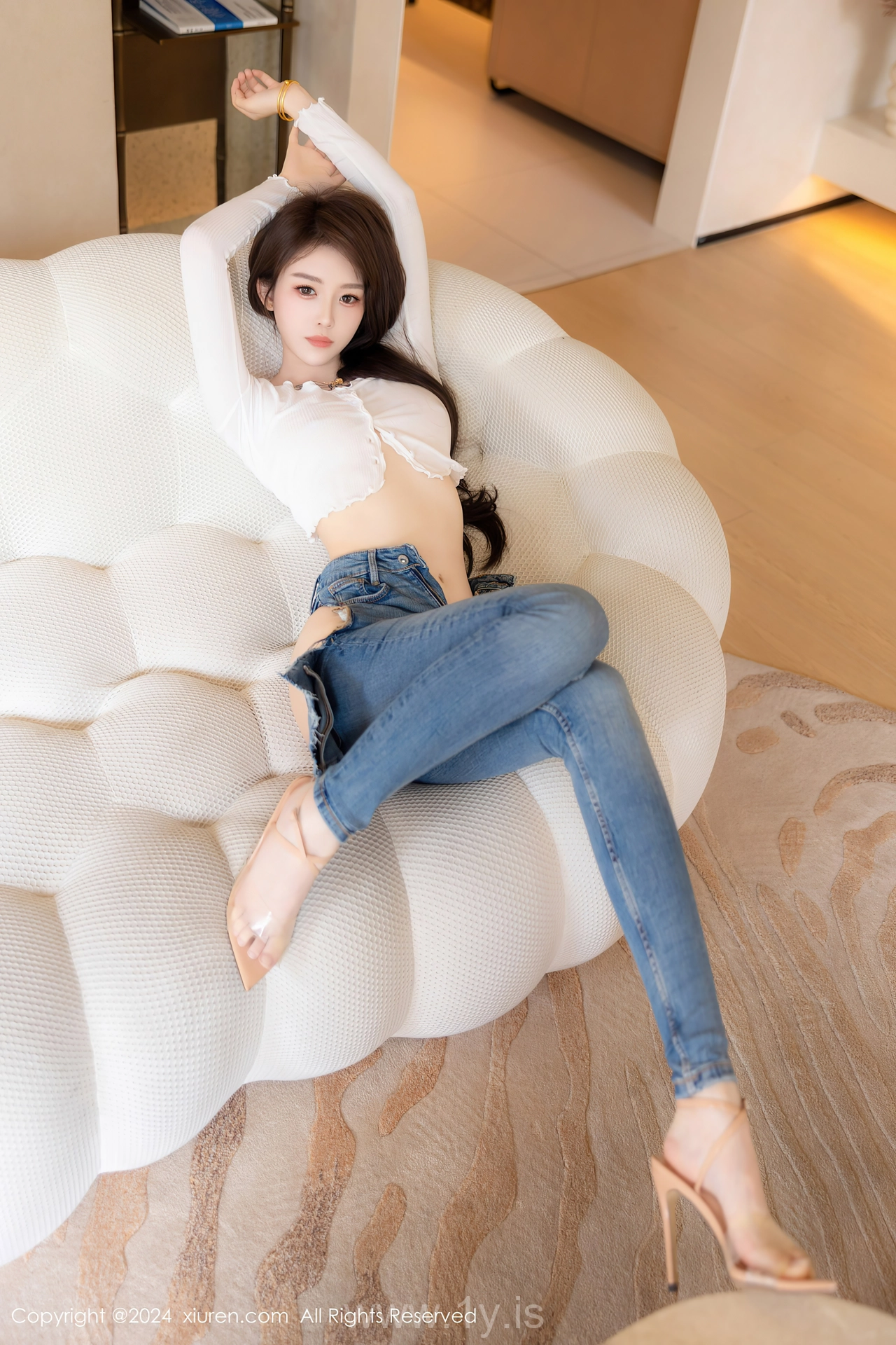 XIUREN(秀人网) No.8740 Flawless & Trendy Asian Beauty 奶瓶