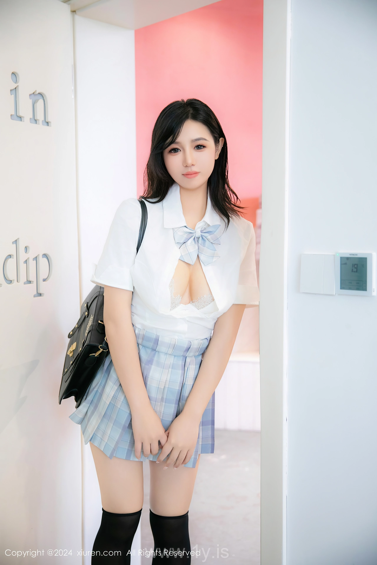 XIUREN(秀人网) No.8759 Stunning Asian Charmer 金小依