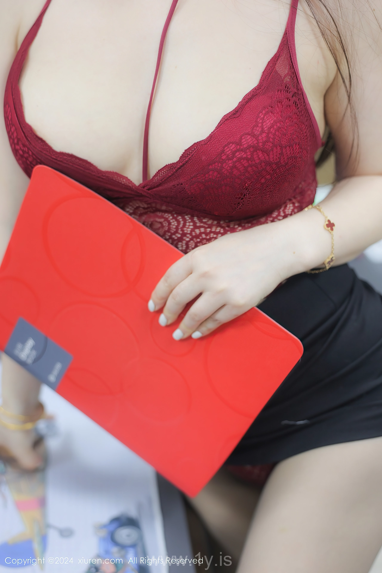 XIUREN(秀人网) No.8766 Playful Chinese Homebody Girl 诗诗kiki