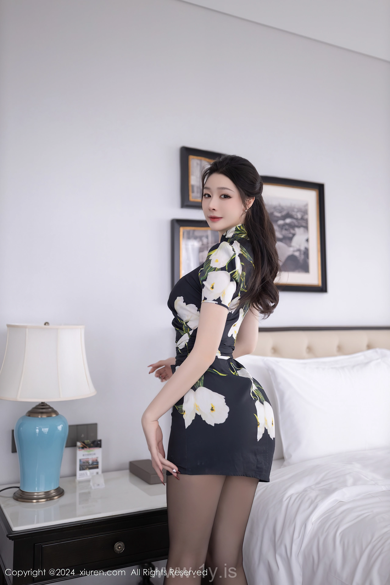 XIUREN(秀人网) No.8768 Chic Chinese Charmer 小逗逗