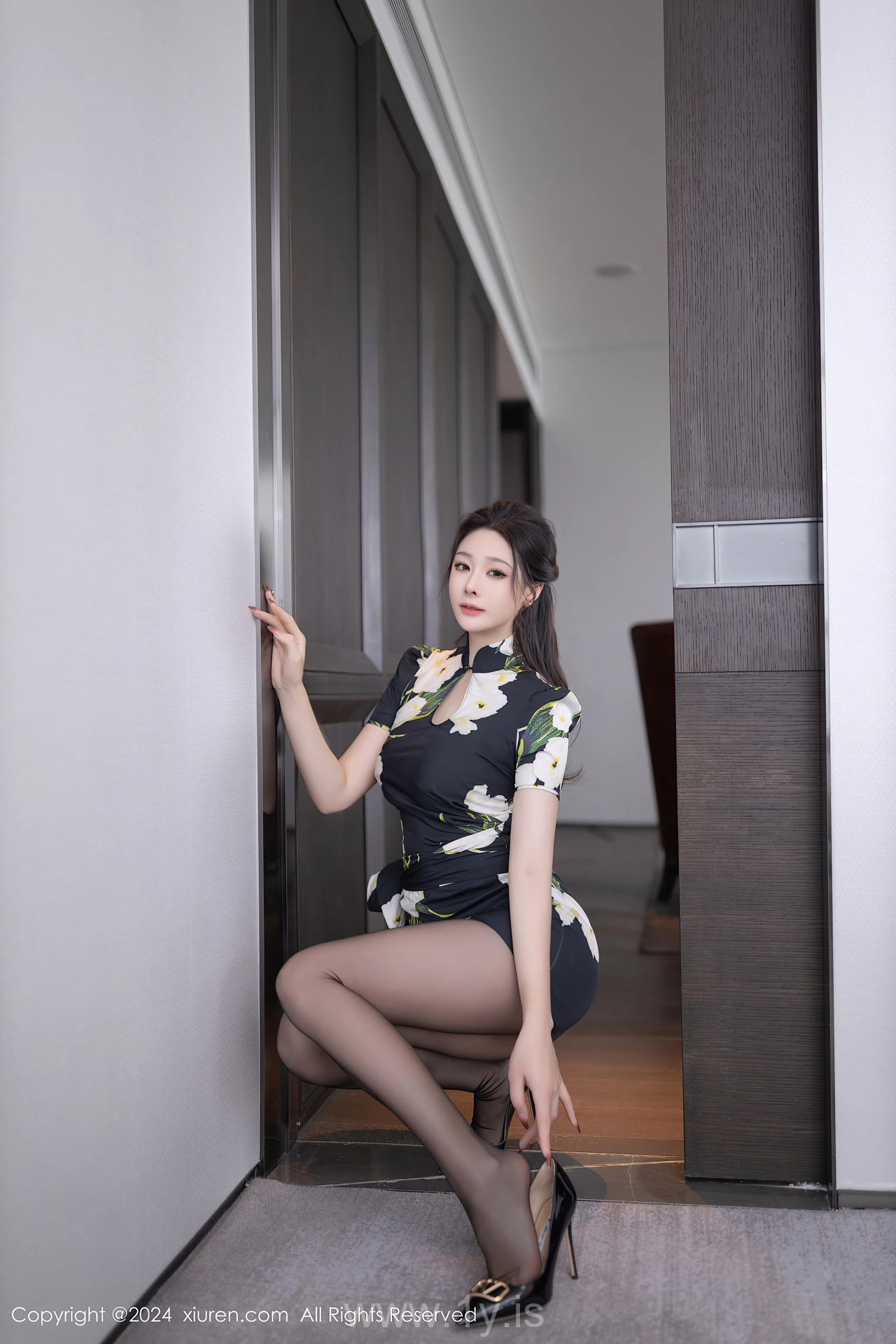 XIUREN(秀人网) No.8768 Chic Chinese Charmer 小逗逗