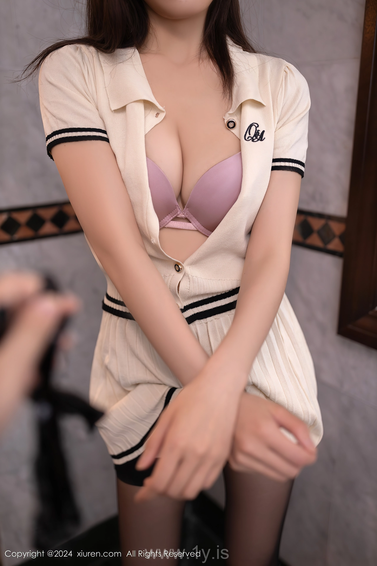 XIUREN(秀人网) No.8769 Irresistible Asian Queen 陆萱萱