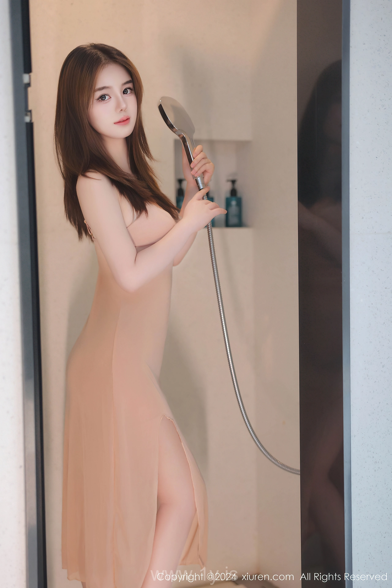 XIUREN(秀人网) No.8770 Classy Chinese Cougar 白乐乐