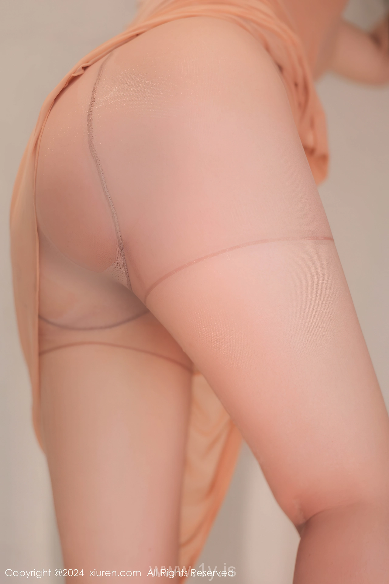 XIUREN(秀人网) No.8770 Classy Chinese Cougar 白乐乐