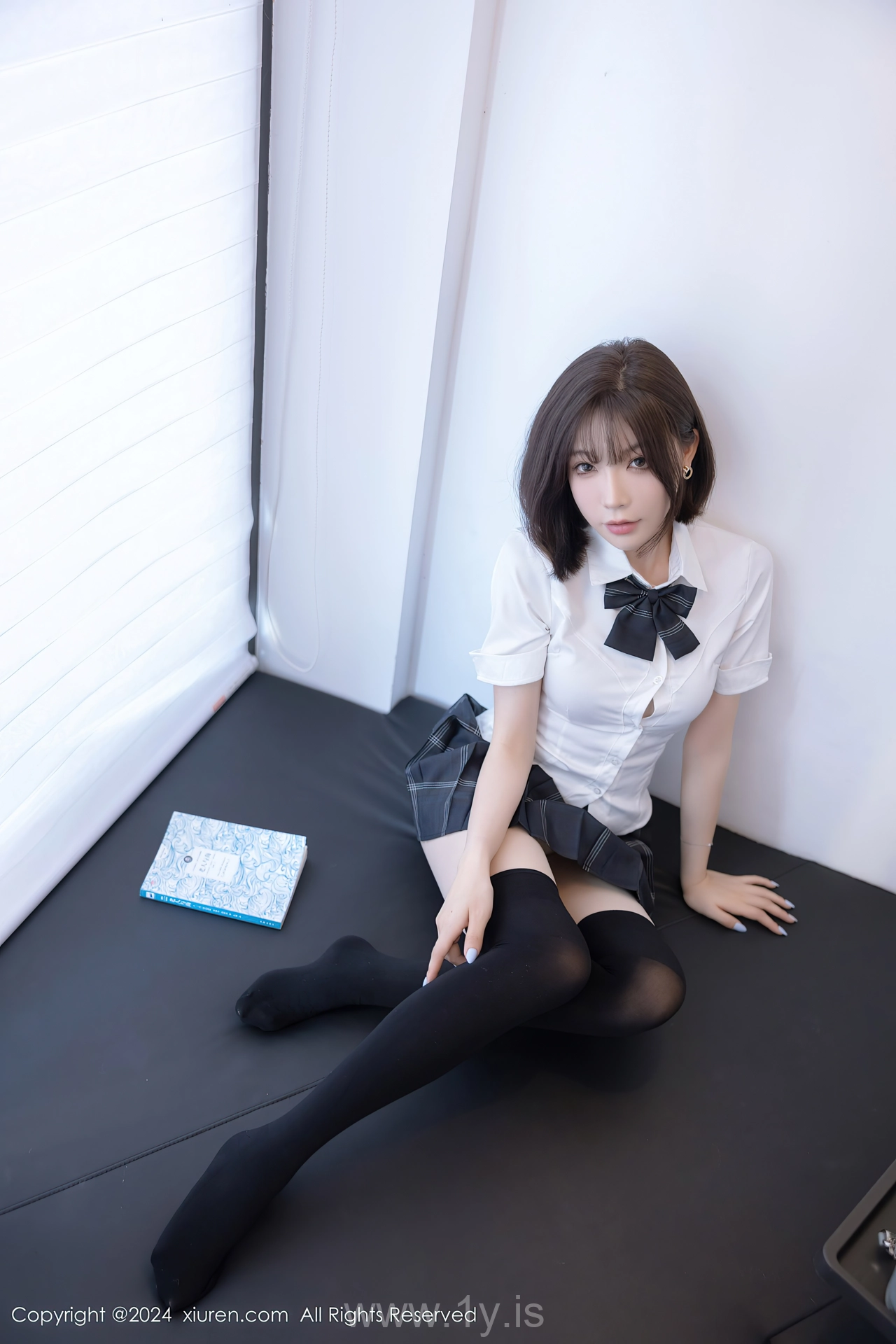 XIUREN(秀人网) No.8785 Slim Chinese Cutie 徐莉芝Booty