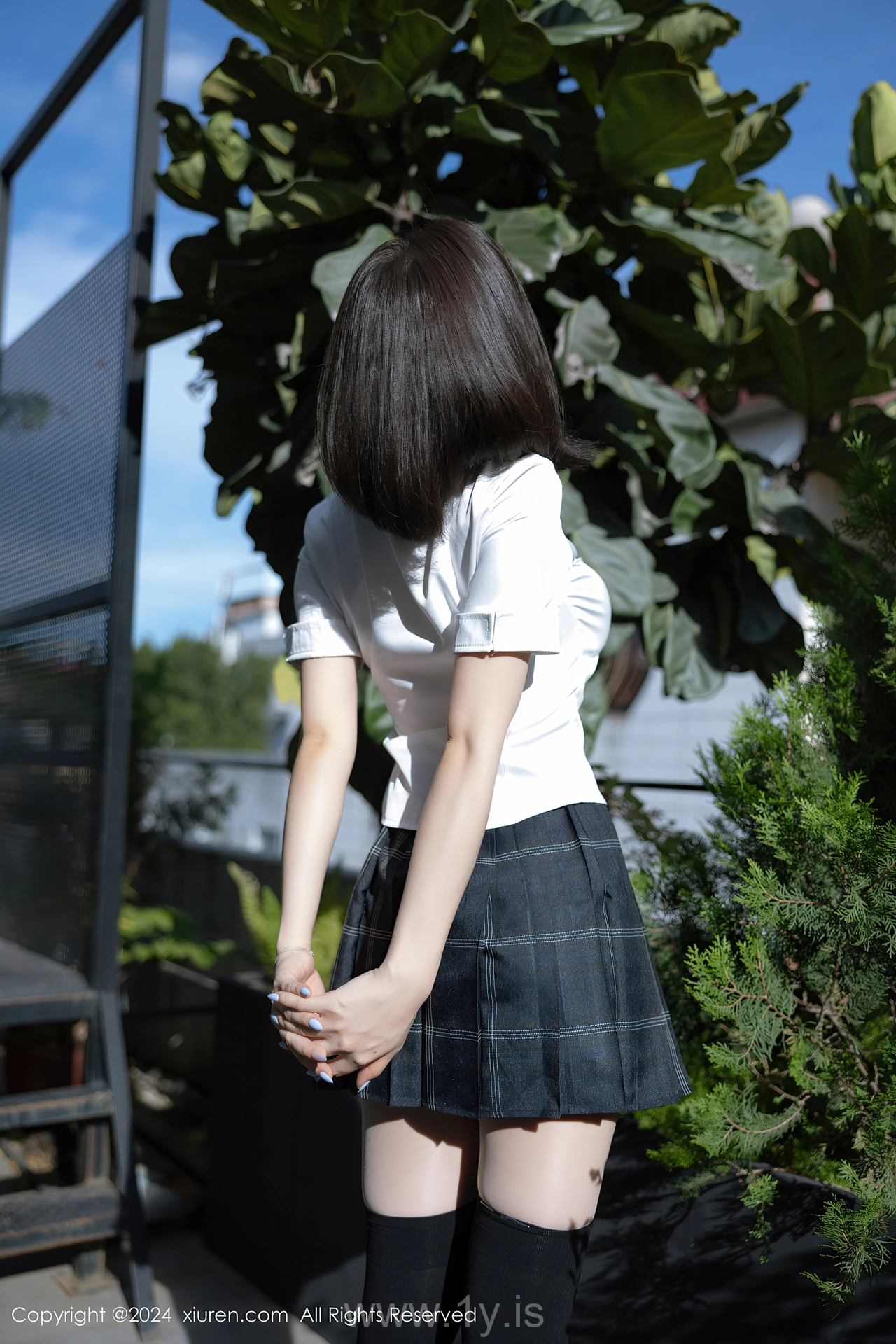 XIUREN(秀人网) No.8785 Slim Chinese Cutie 徐莉芝Booty