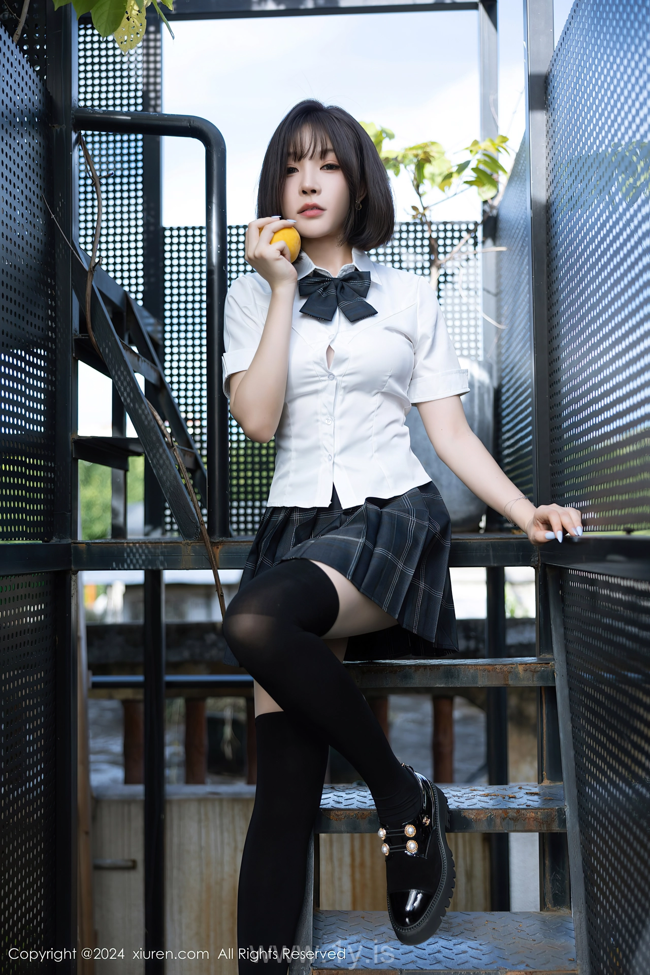 XIUREN(秀人网) No.8785 Slim Chinese Cutie 徐莉芝Booty