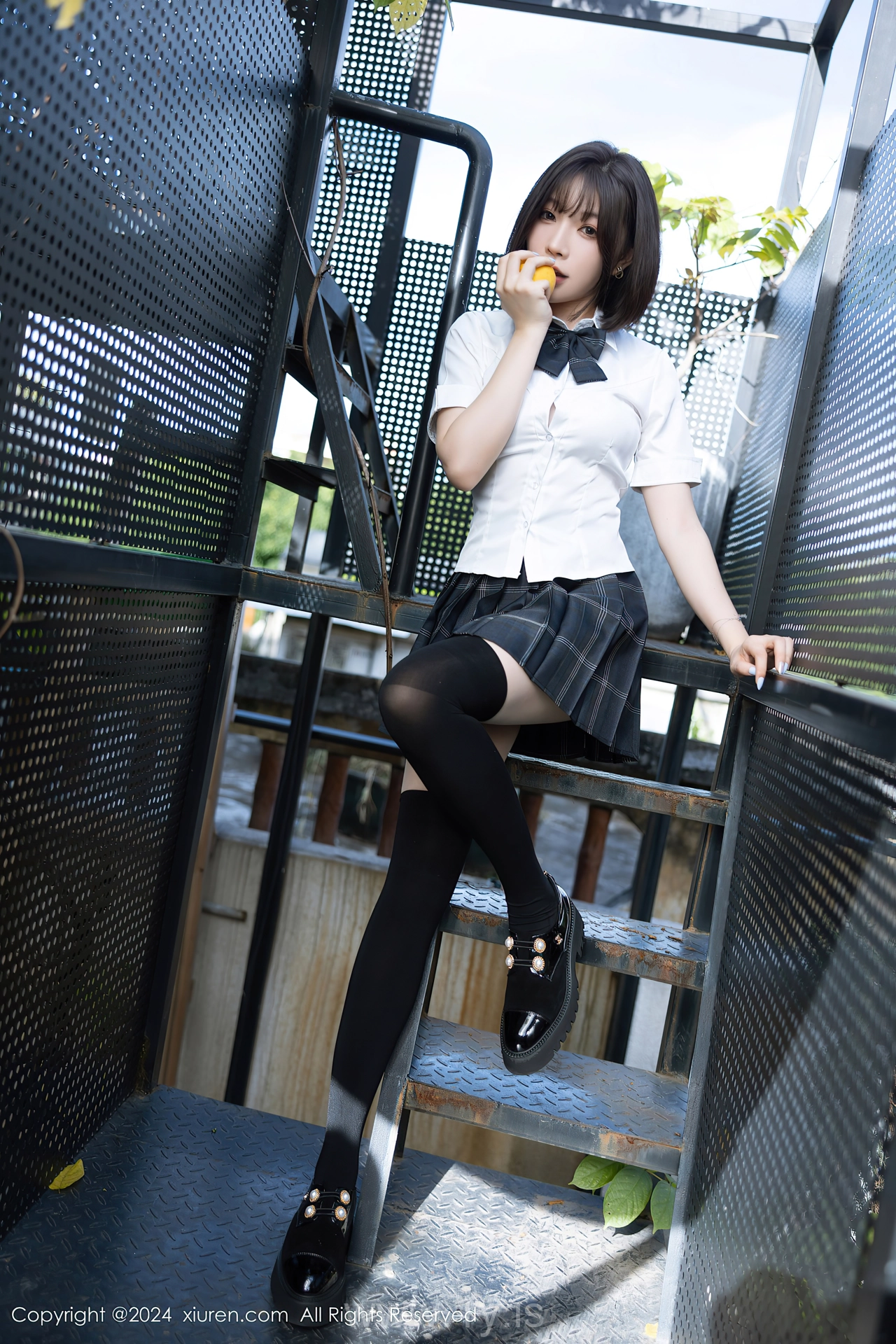 XIUREN(秀人网) No.8785 Slim Chinese Cutie 徐莉芝Booty