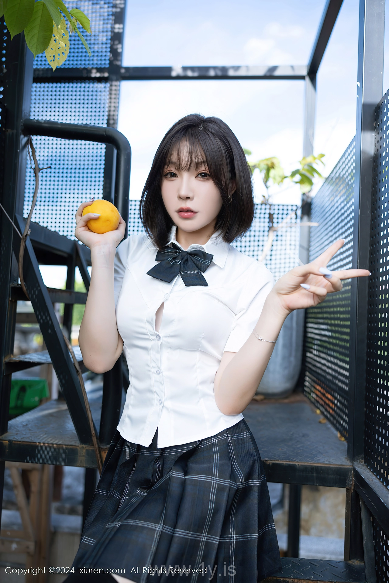 XIUREN(秀人网) No.8785 Slim Chinese Cutie 徐莉芝Booty