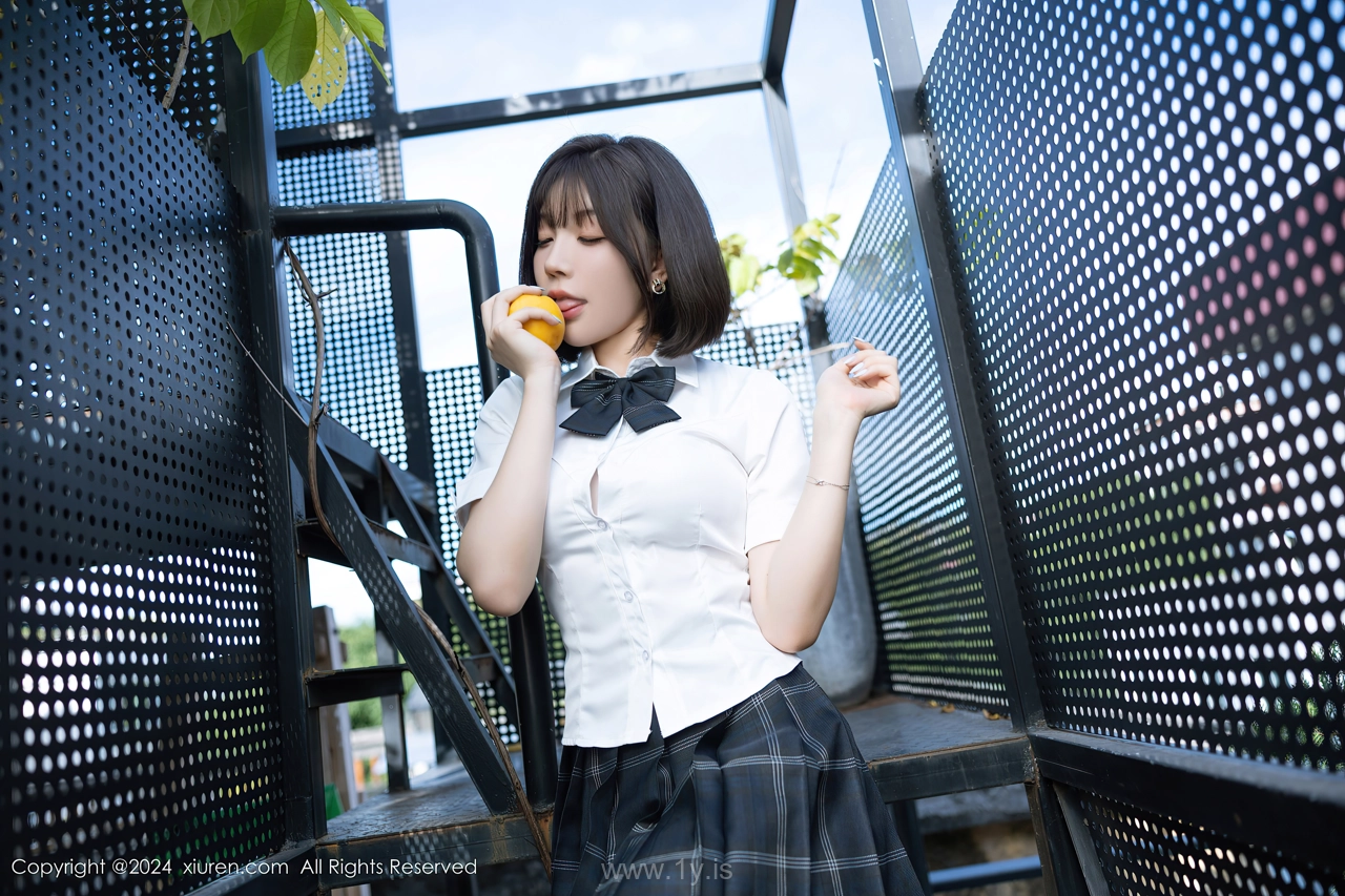 XIUREN(秀人网) No.8785 Slim Chinese Cutie 徐莉芝Booty