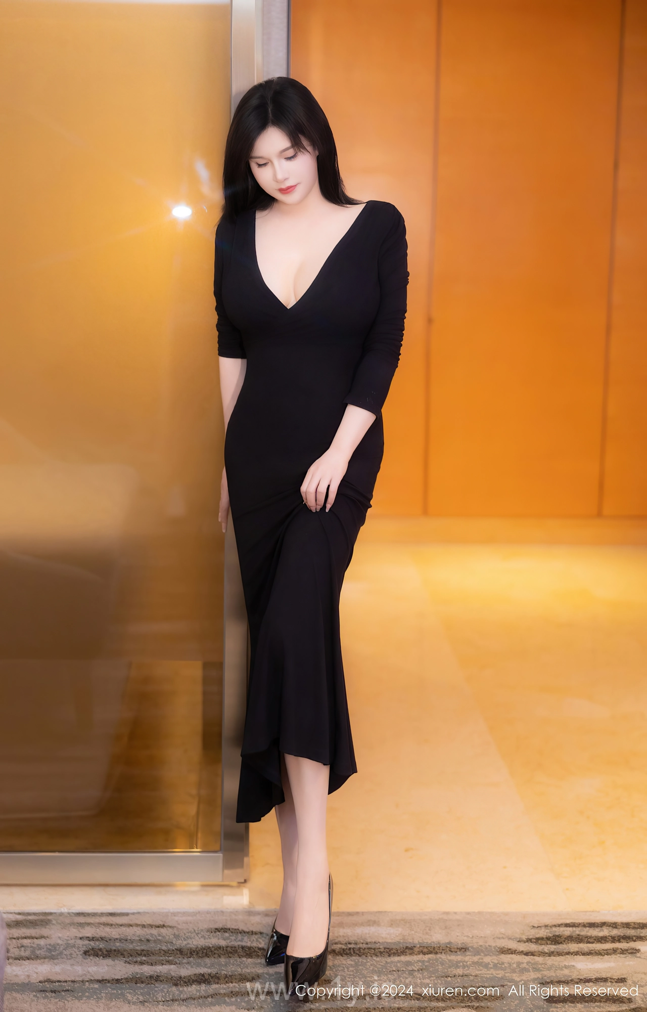 XIUREN(秀人网) No.8787 Mesmerizing & Decent Chinese Maiden 水水姐