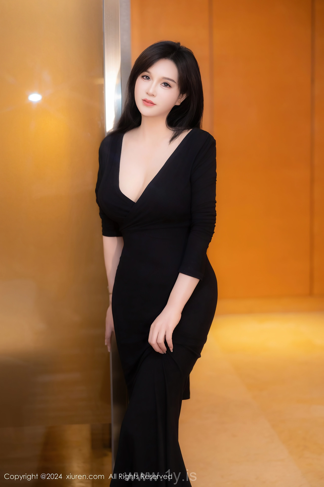 XIUREN(秀人网) No.8787 Mesmerizing & Decent Chinese Maiden 水水姐