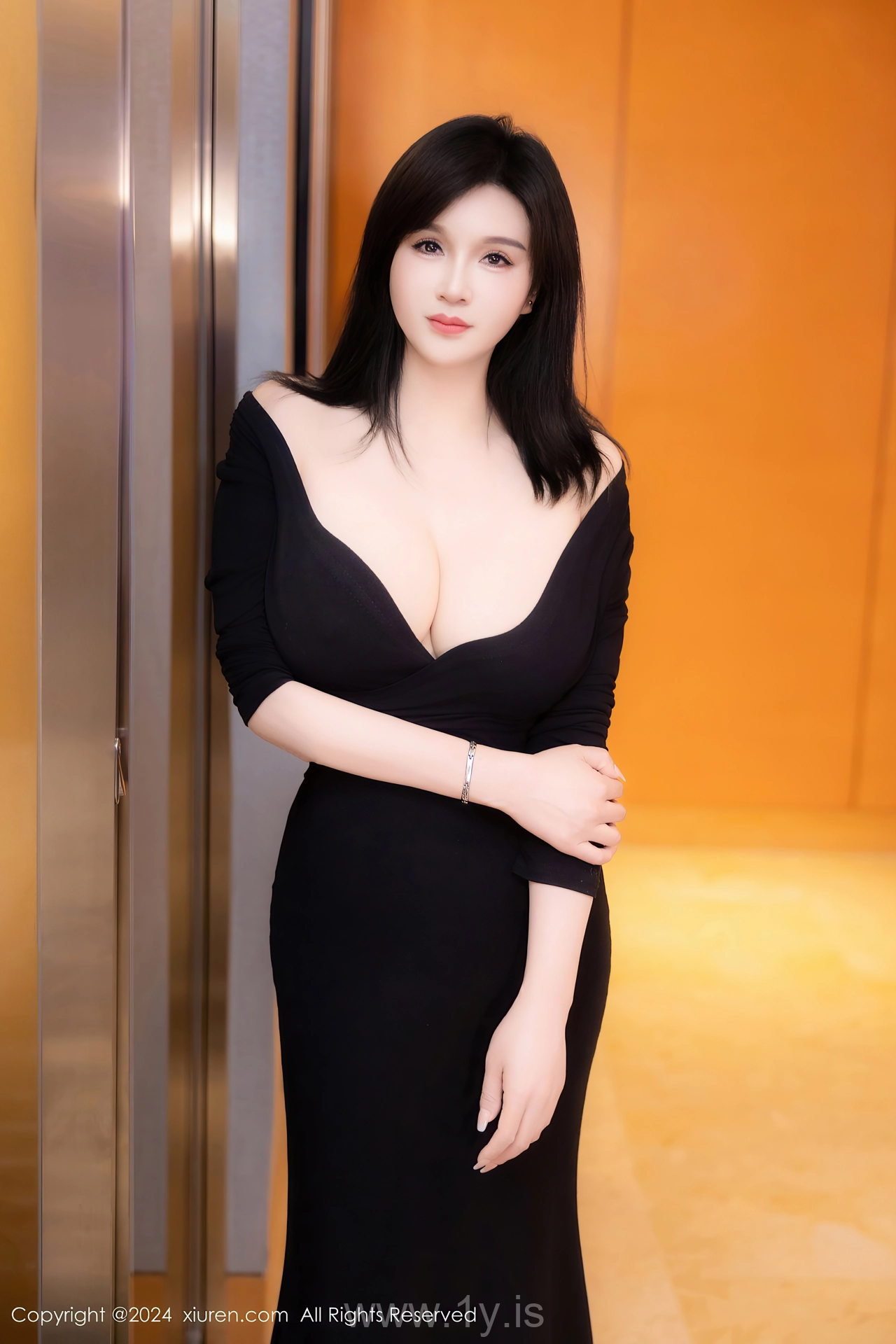 XIUREN(秀人网) No.8787 Mesmerizing & Decent Chinese Maiden 水水姐