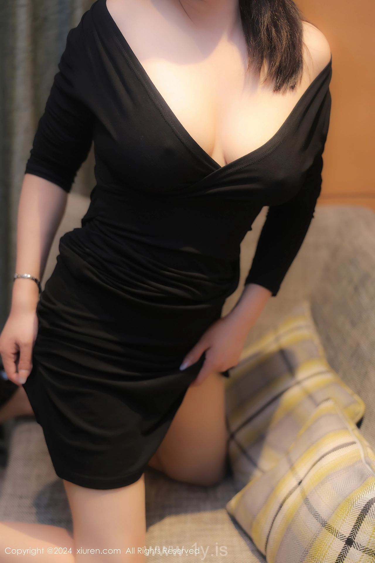 XIUREN(秀人网) No.8787 Mesmerizing & Decent Chinese Maiden 水水姐