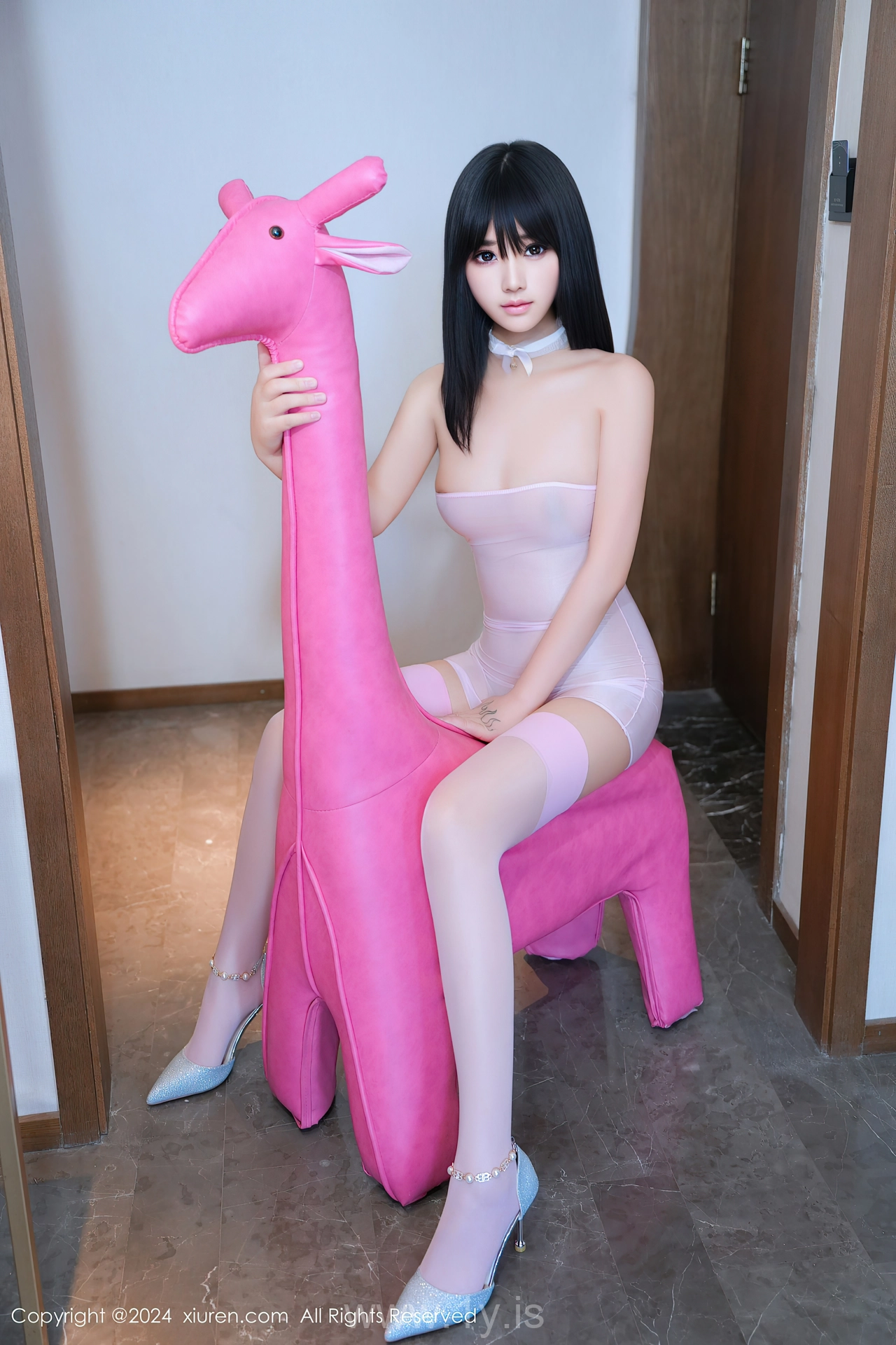 XIUREN(秀人网) No.8790 Well Done & Attractive Asian Cougar 徐若兮