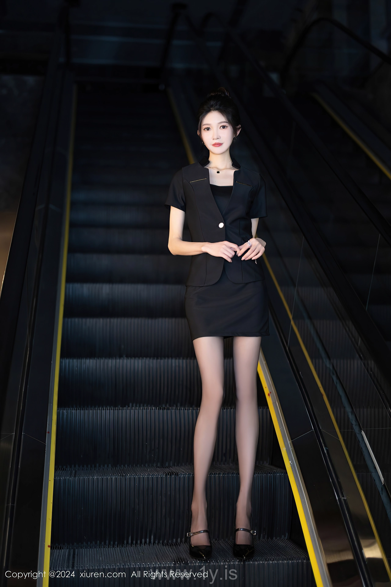 XIUREN(秀人网) No.8791 Trendy & Stylish Chinese Dreamgirl 程程程-