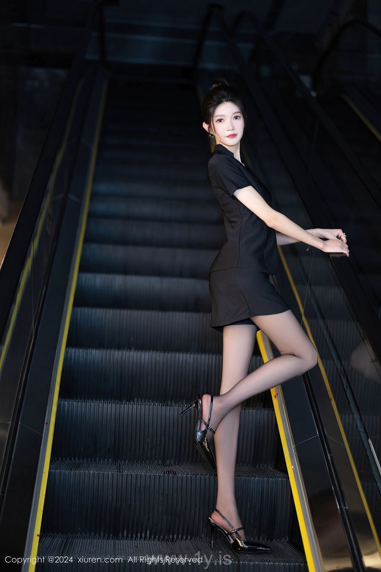 XIUREN(秀人网) No.8791 Trendy & Stylish Chinese Dreamgirl 程程程-