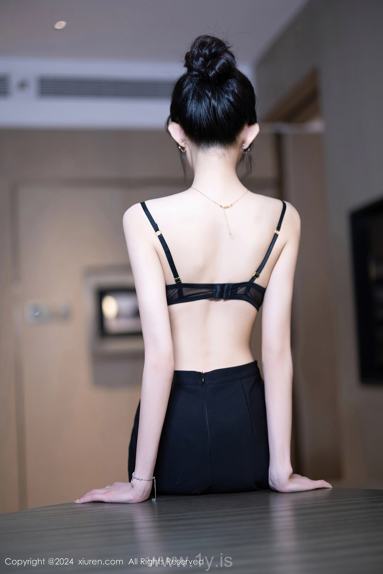 XIUREN(秀人网) No.8791 Trendy & Stylish Chinese Dreamgirl 程程程-