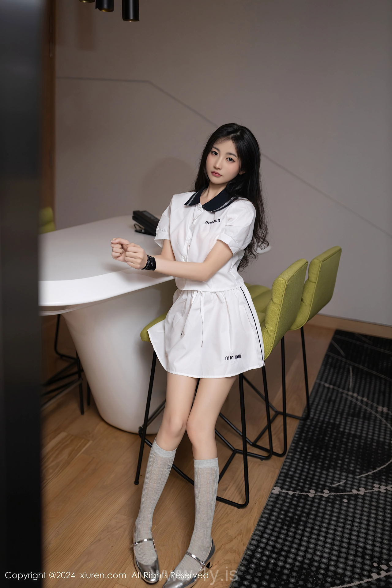 XIUREN(秀人网) No.8793 Voluptuous & Enigmatic Chinese Starlet 鱼尾fish