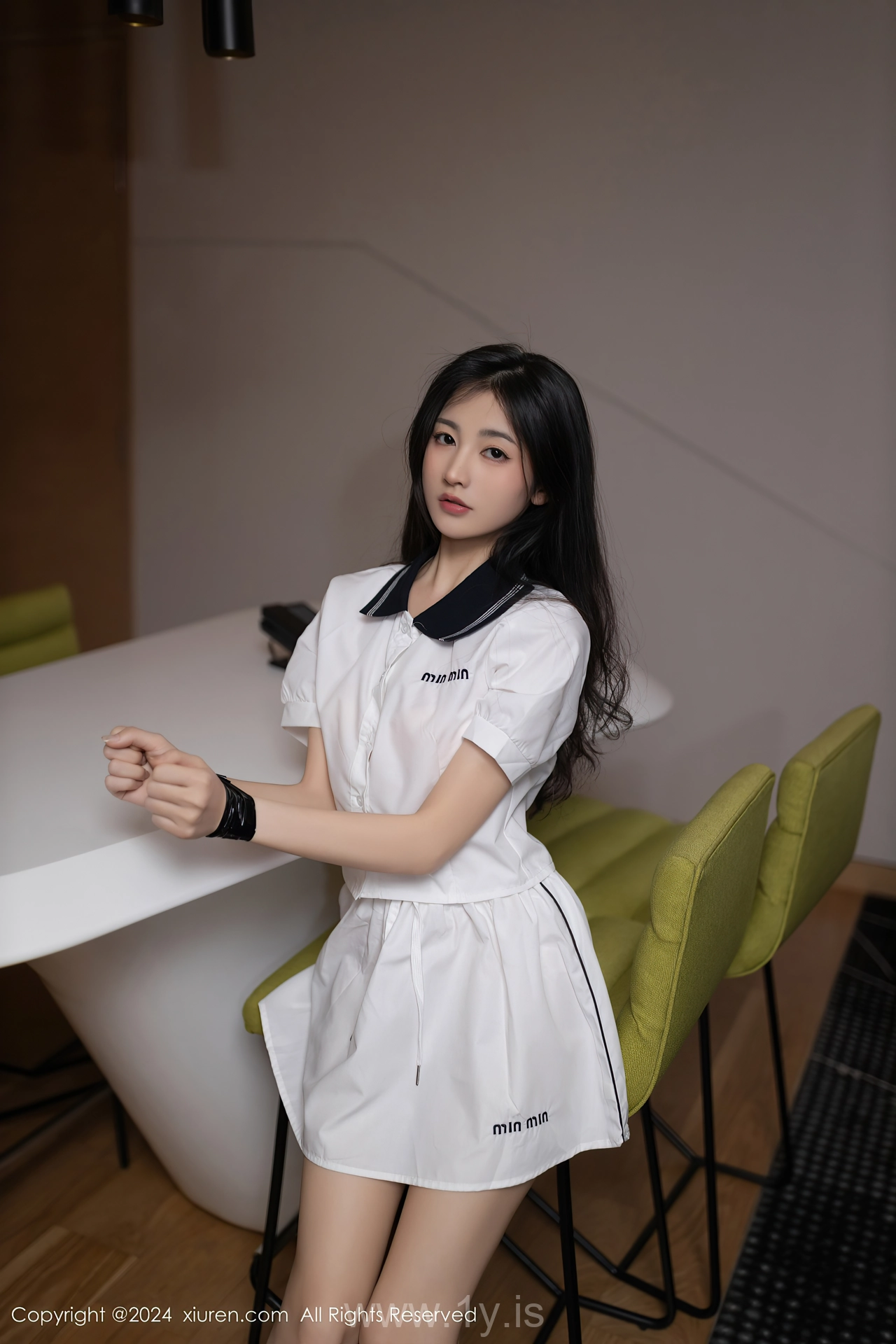 XIUREN(秀人网) No.8793 Voluptuous & Enigmatic Chinese Starlet 鱼尾fish