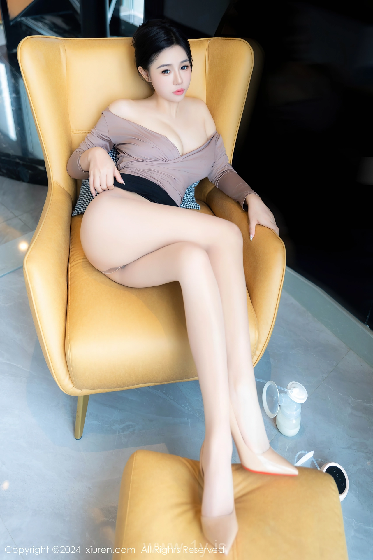 XIUREN(秀人网) No.8798 Angelic Asian Girl 金小依