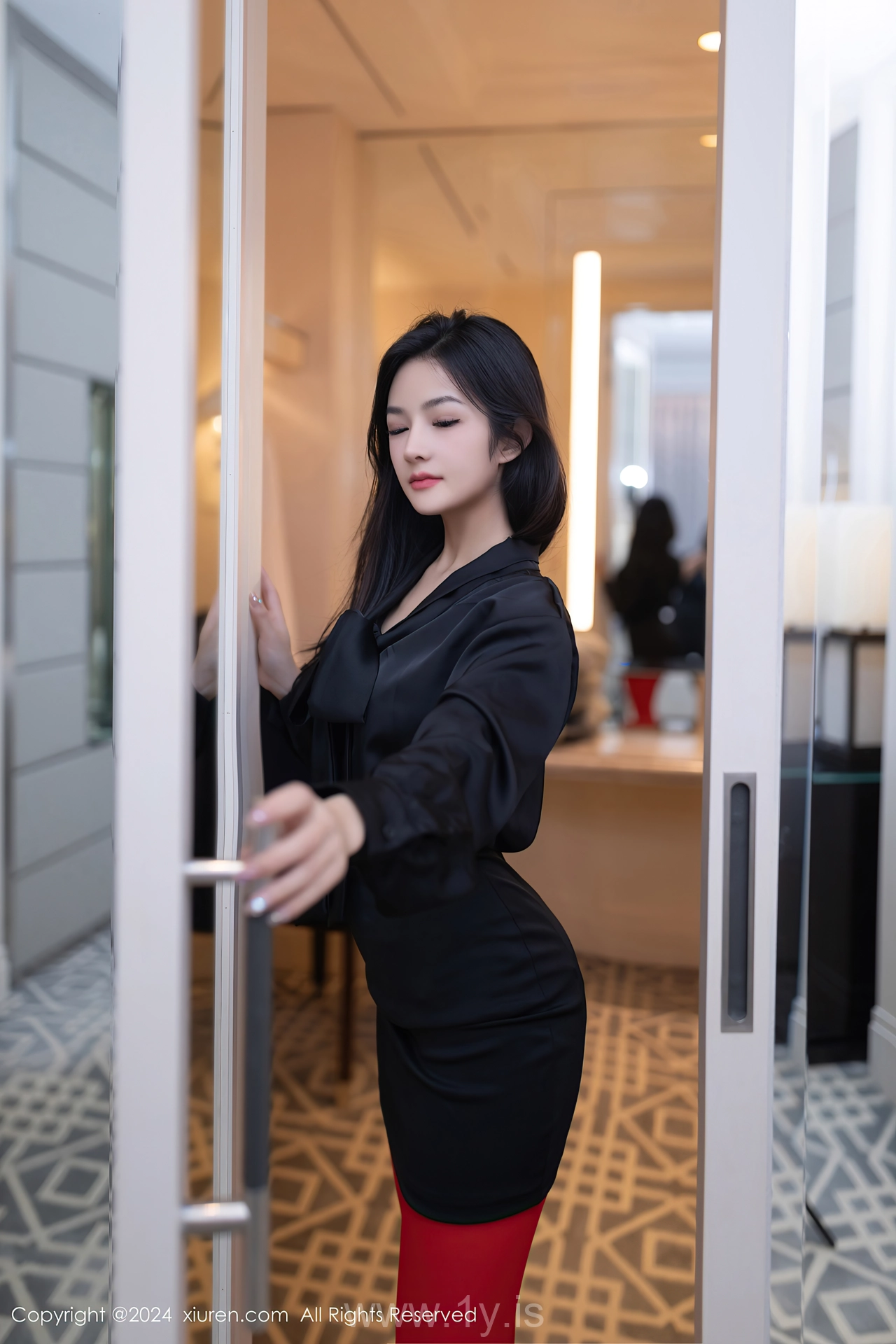 XIUREN(秀人网) No.8801 Appealing Asian Mature Princess 谭小灵