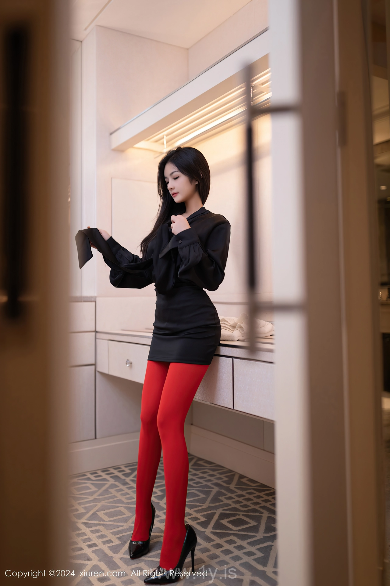 XIUREN(秀人网) No.8801 Appealing Asian Mature Princess 谭小灵