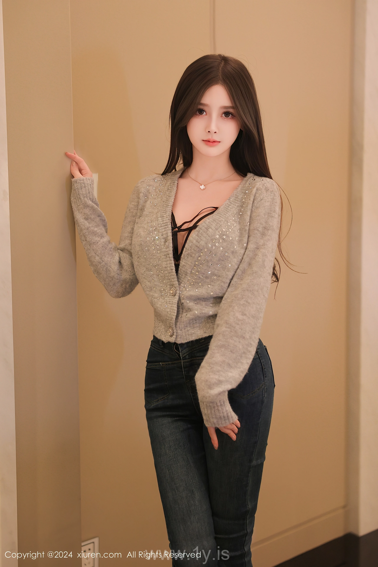 XIUREN(秀人网) No.8806 Fancy & Refined Asian Beauty Queen 奶喵喵