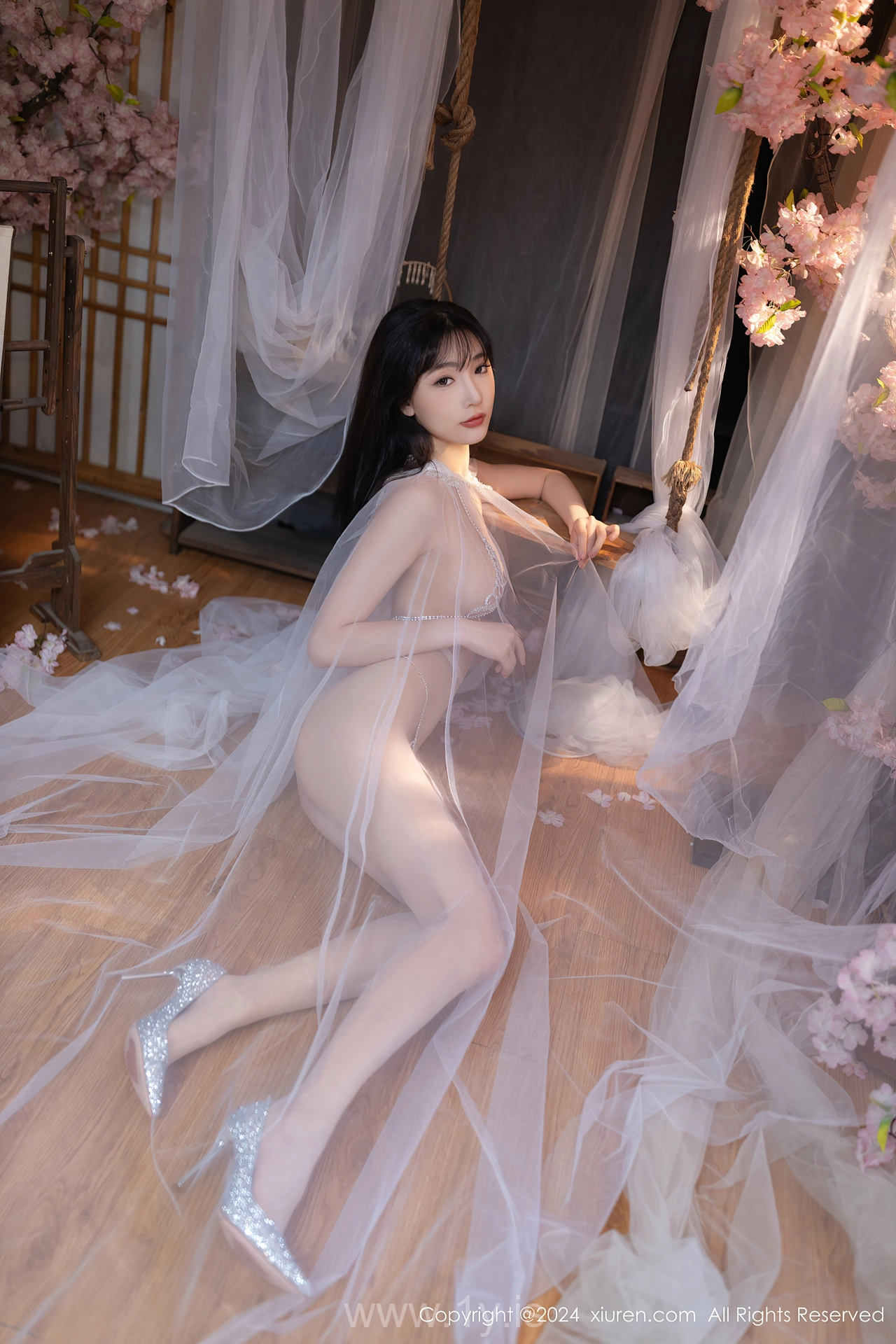 XIUREN(秀人网) No.8807 Slender Asian Dreamgirl 陆萱萱