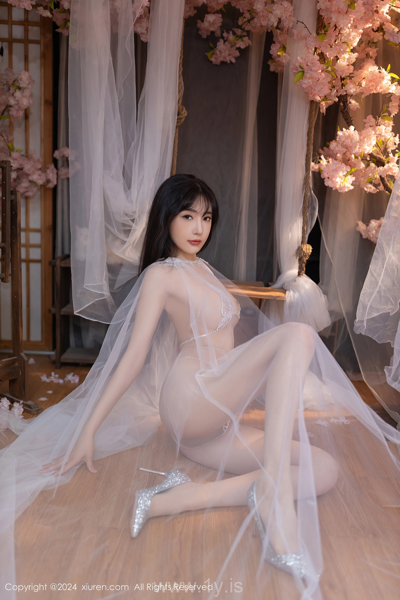 XIUREN(秀人网) No.8807 Slender Asian Dreamgirl 陆萱萱