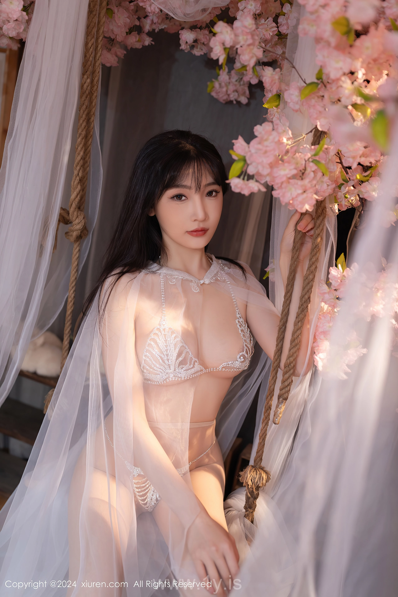 XIUREN(秀人网) No.8807 Slender Asian Dreamgirl 陆萱萱