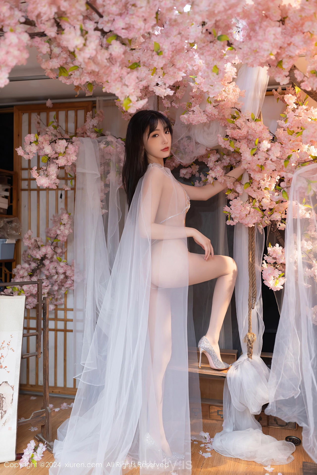 XIUREN(秀人网) No.8807 Slender Asian Dreamgirl 陆萱萱