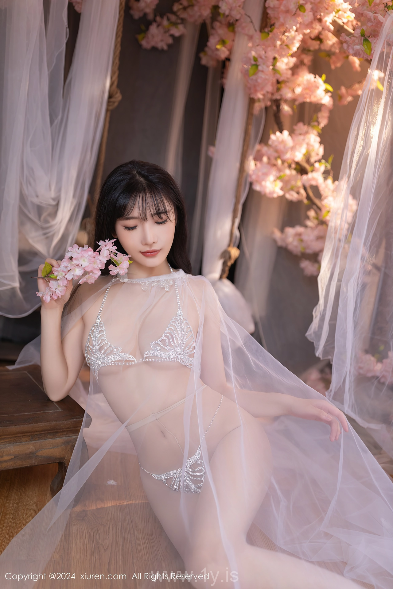XIUREN(秀人网) No.8807 Slender Asian Dreamgirl 陆萱萱